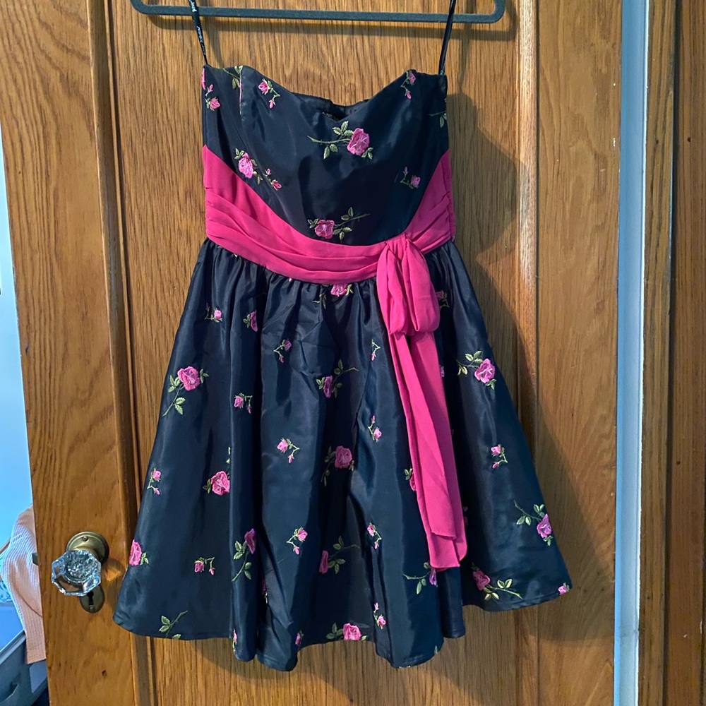 Betsey Johnson Evening black/floral party dress